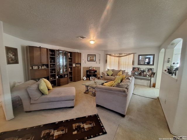 3715 bolden, Converse, TX 78109