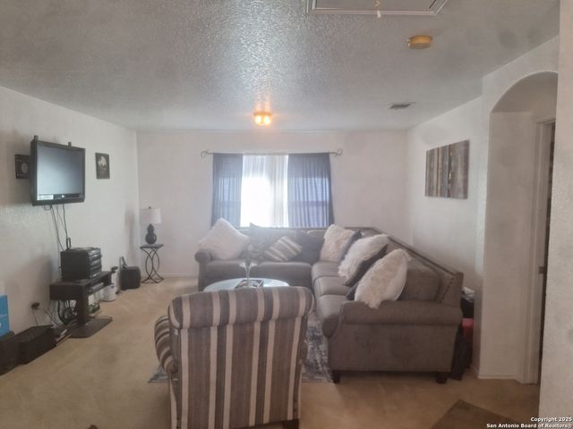 3715 bolden, Converse, TX 78109