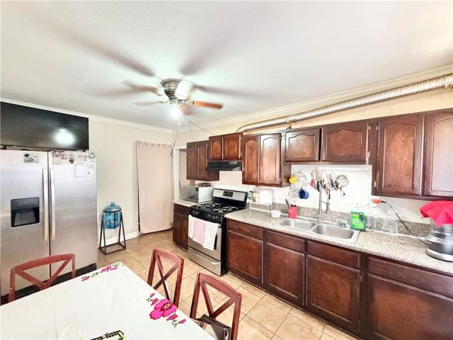 218 E 60th Street, Los Angeles, CA 90003