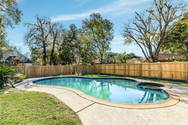 267 Wentworth Drive, West Columbia, TX 77486