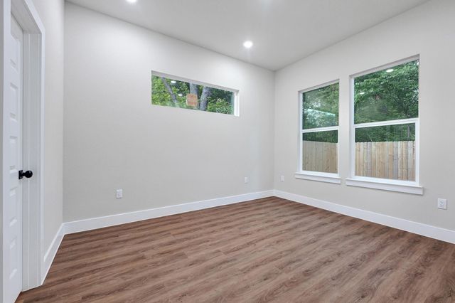 112 S San Jacinto Street A, Conroe, TX 77301