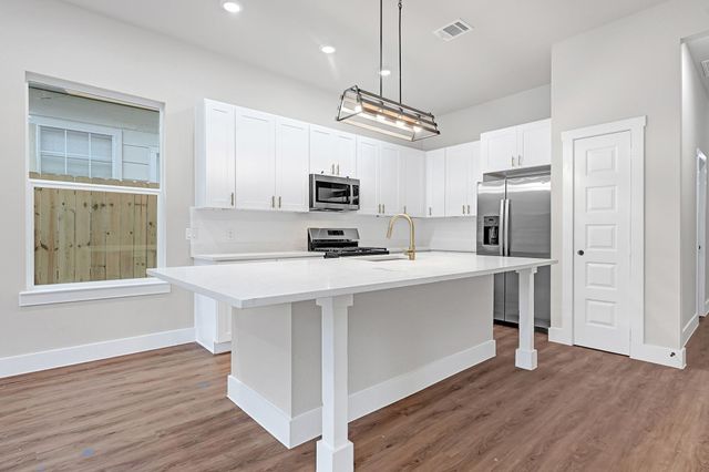 112 S San Jacinto Street A, Conroe, TX 77301