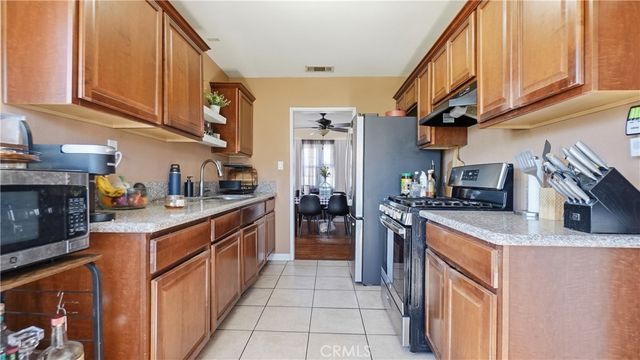 896 Valencia, Colton, CA 92324