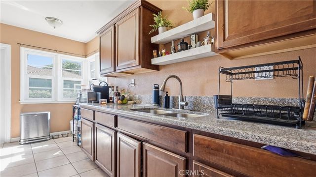 896 Valencia, Colton, CA 92324