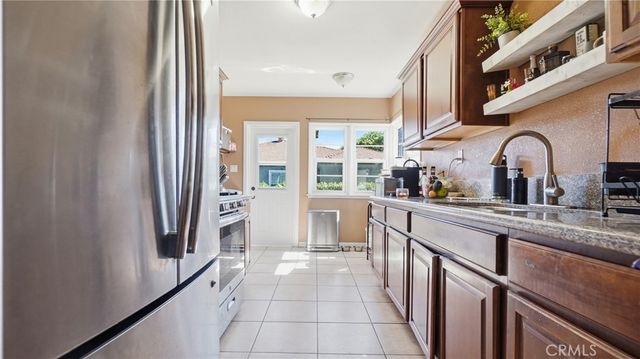 896 Valencia, Colton, CA 92324