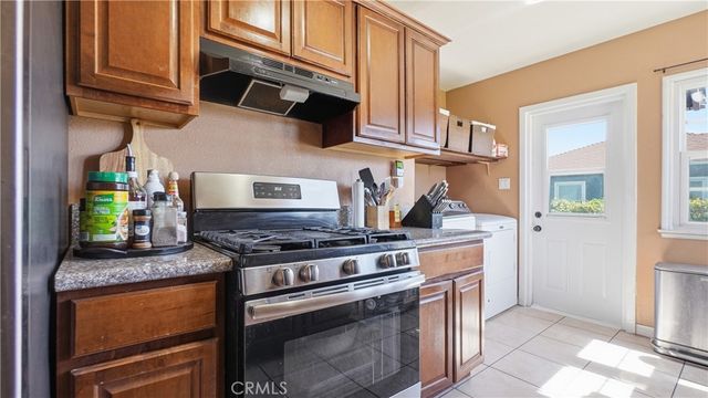 896 Valencia, Colton, CA 92324