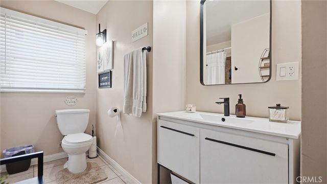 896 Valencia, Colton, CA 92324