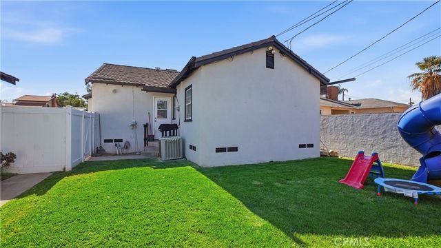 896 Valencia, Colton, CA 92324
