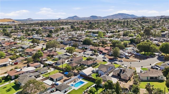 896 Valencia, Colton, CA 92324