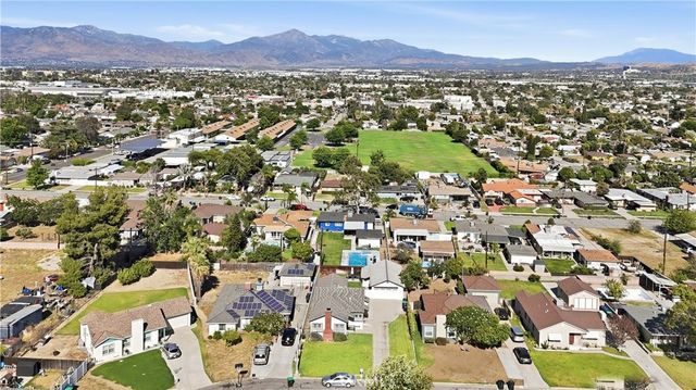 896 Valencia, Colton, CA 92324