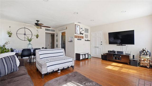 896 Valencia, Colton, CA 92324