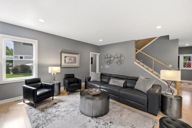 11153 Sweetwater Path, Woodbury, MN 55129