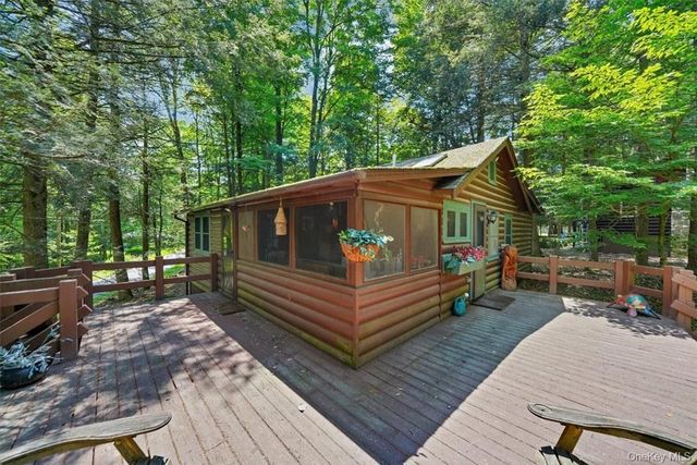 38 W Adirondack Trail, Smallwood, NY 12778