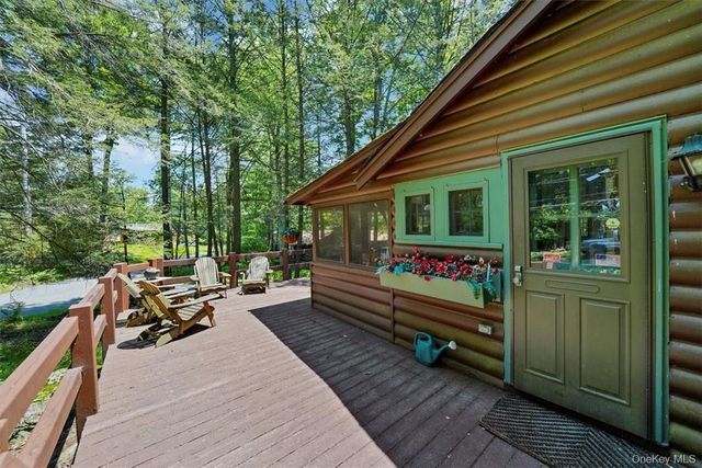 38 W Adirondack Trail, Smallwood, NY 12778