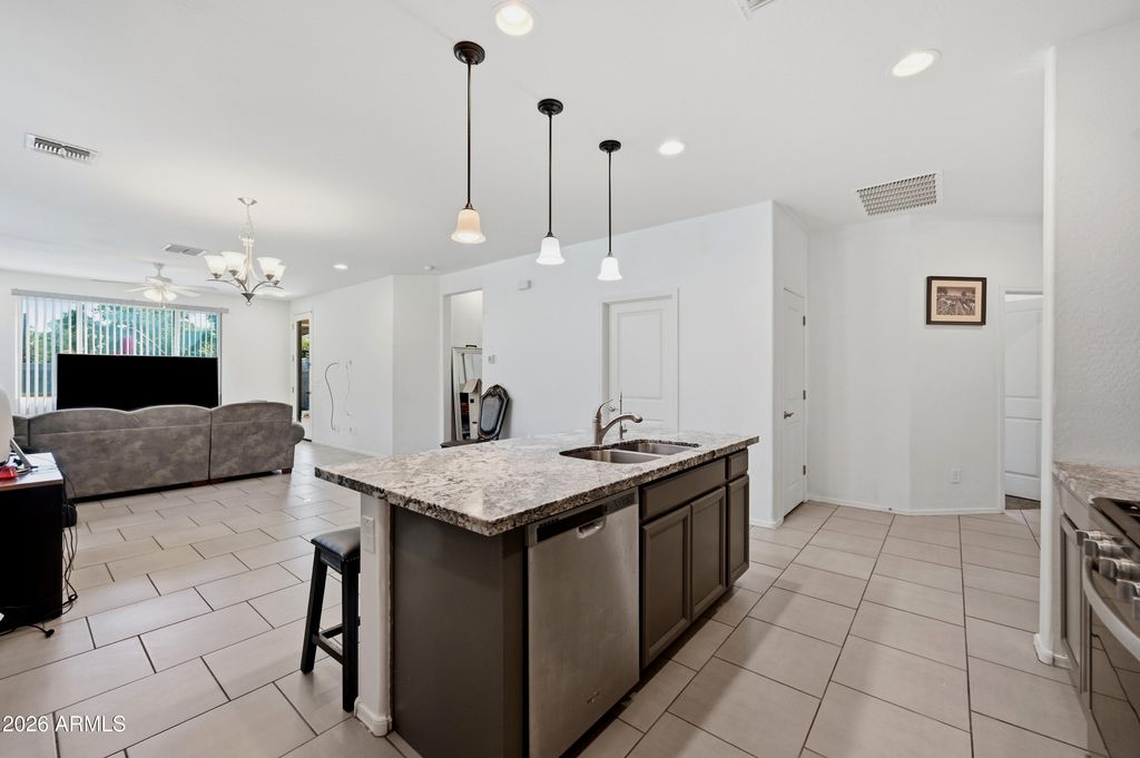 2723 W APOLLO Road, Phoenix, AZ 85041 — photo 4