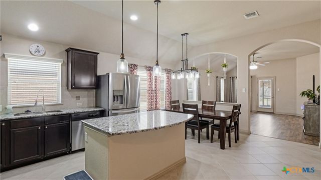 102 N Pasture Cove, Hutto, TX 78634