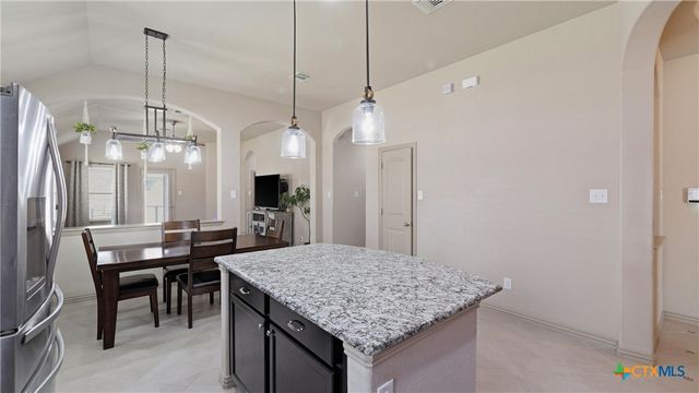 102 N Pasture Cove, Hutto, TX 78634