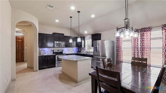 102 N Pasture Cove, Hutto, TX 78634