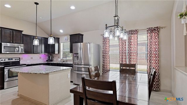 102 N Pasture Cove, Hutto, TX 78634