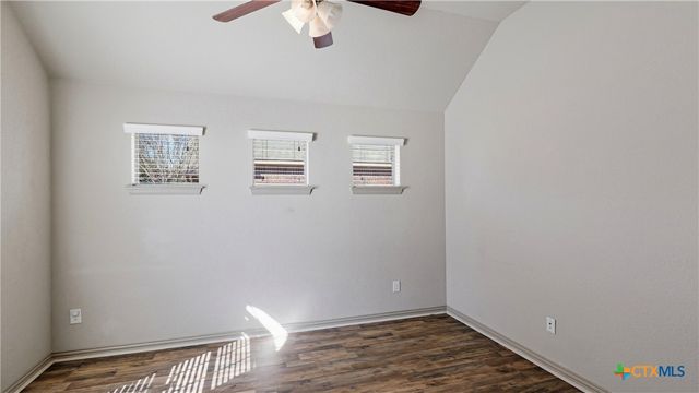 102 N Pasture Cove, Hutto, TX 78634