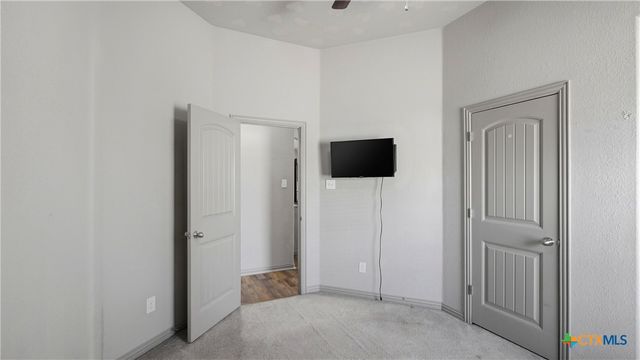 102 N Pasture Cove, Hutto, TX 78634