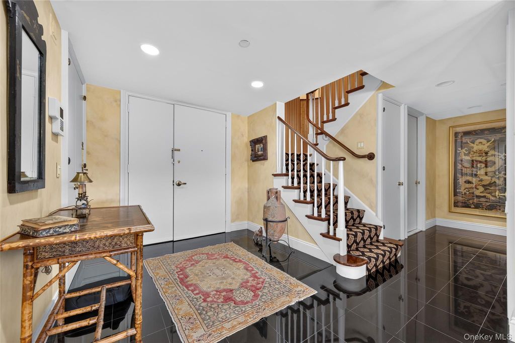 111 Cherry Valley Avenue PH4, Garden City, NY 11530 — photo 2