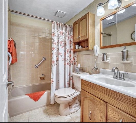 43 Deerfield Ave, Westwood, MA 02090