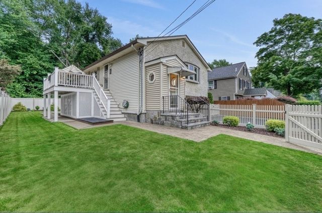 43 Deerfield Ave, Westwood, MA 02090