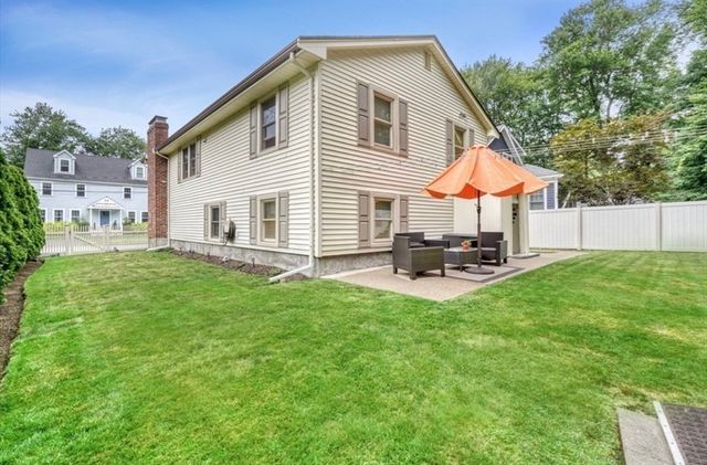 43 Deerfield Ave, Westwood, MA 02090