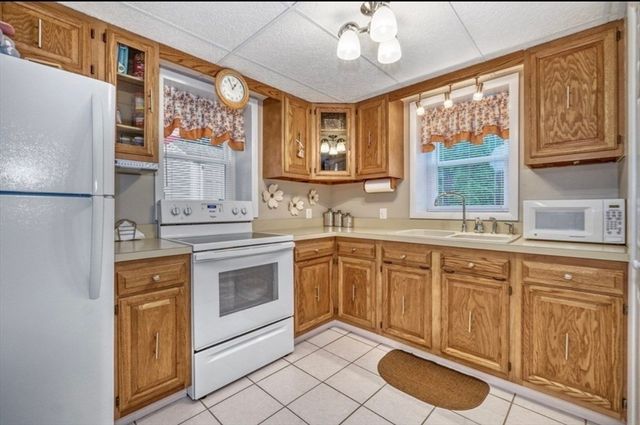 43 Deerfield Ave, Westwood, MA 02090