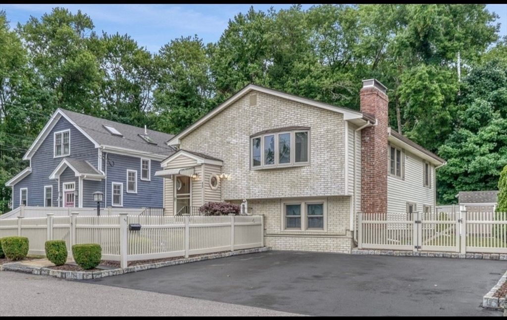 43 Deerfield Ave, Westwood, MA 02090