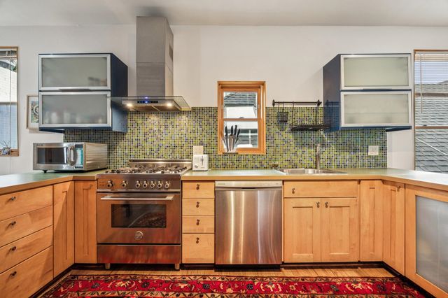 356-360 24Th St, Oakland, CA 94612