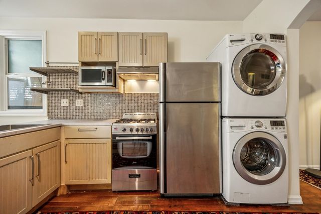 356-360 24Th St, Oakland, CA 94612