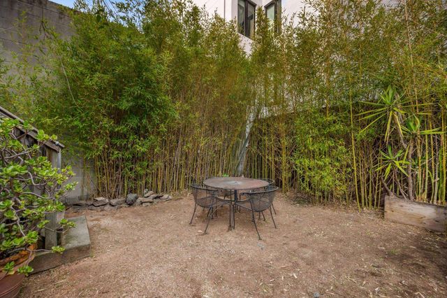 356-360 24Th St, Oakland, CA 94612