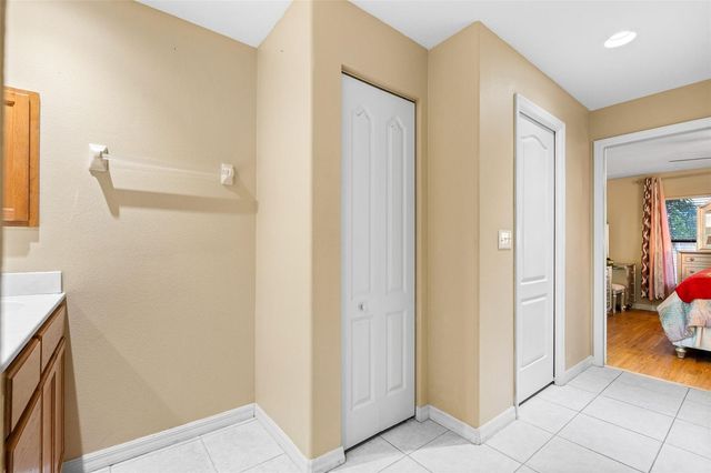 3381 HOULE AVENUE, Sarasota, FL 34232