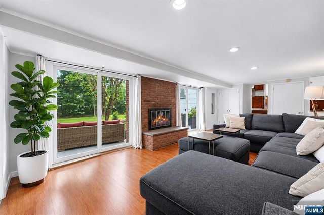 44 Northrop Lane, Tenafly, NJ 07670