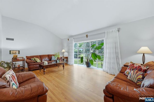 44 Northrop Lane, Tenafly, NJ 07670