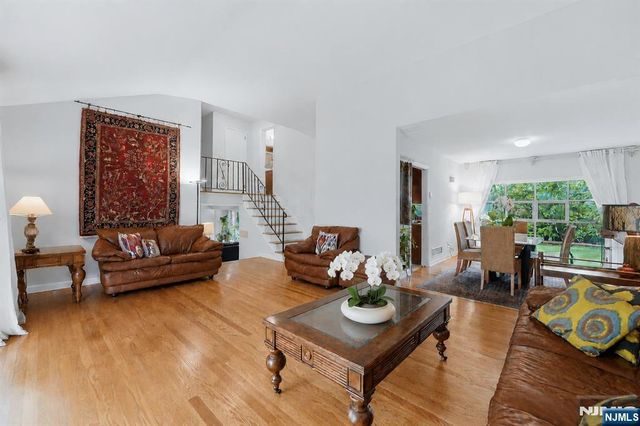 44 Northrop Lane, Tenafly, NJ 07670