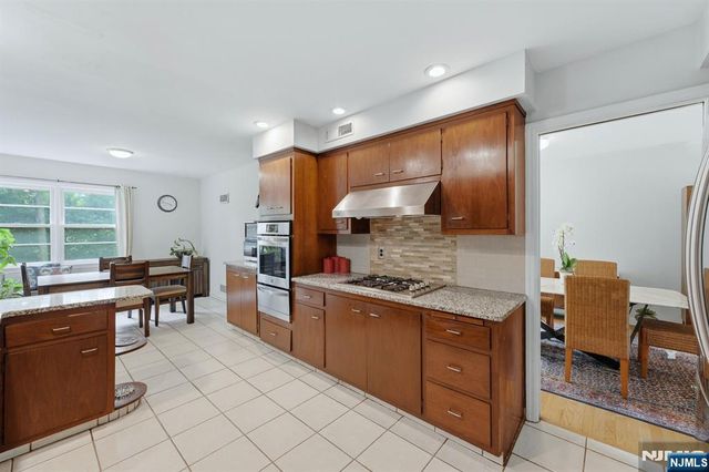 44 Northrop Lane, Tenafly, NJ 07670