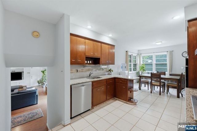 44 Northrop Lane, Tenafly, NJ 07670