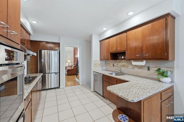 44 Northrop Lane, Tenafly, NJ 07670