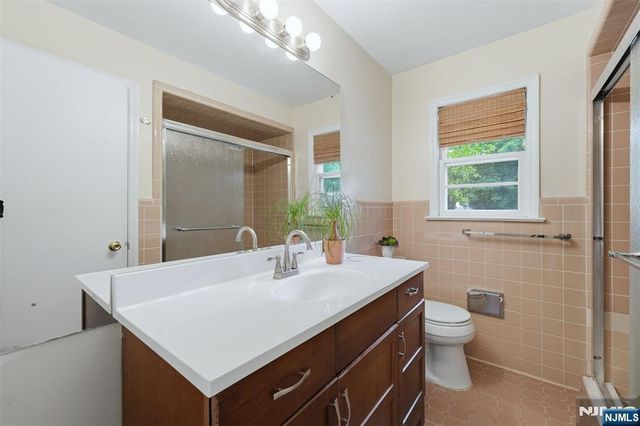 44 Northrop Lane, Tenafly, NJ 07670