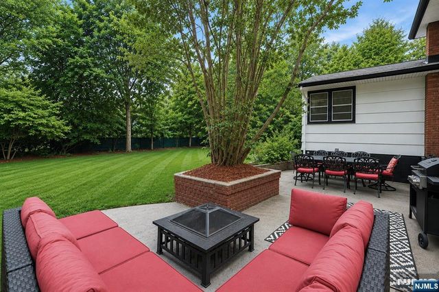 44 Northrop Lane, Tenafly, NJ 07670