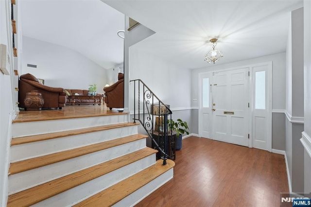 44 Northrop Lane, Tenafly, NJ 07670
