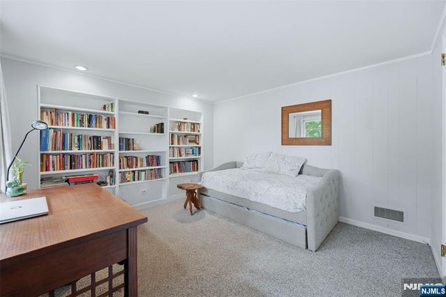 44 Northrop Lane, Tenafly, NJ 07670