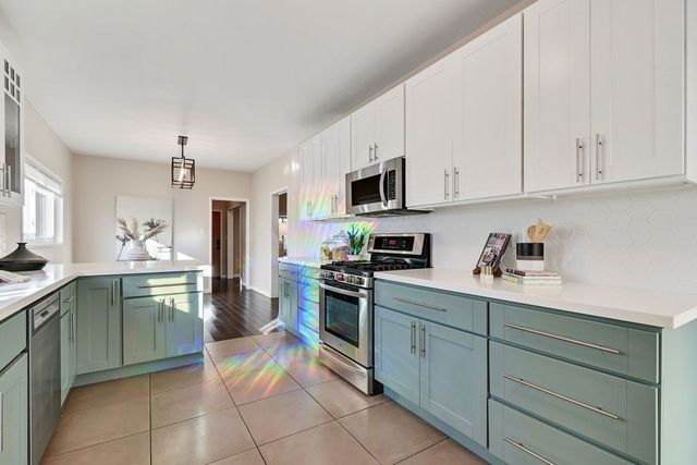 735 735 Apgar St, Oakland, CA 94609