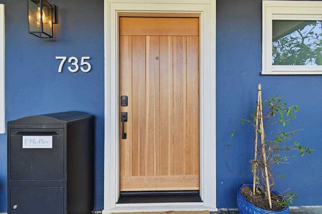 735 735 Apgar St, Oakland, CA 94609