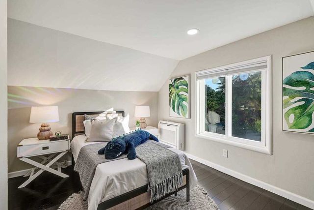 735 735 Apgar St, Oakland, CA 94609