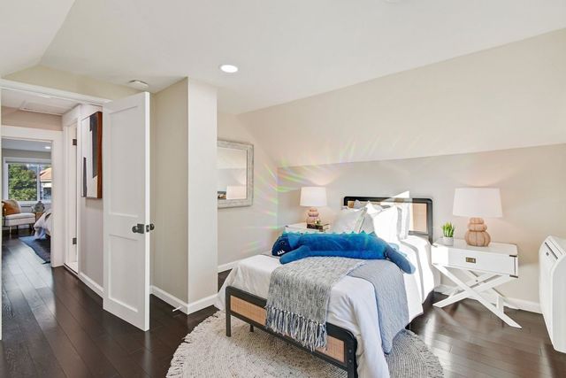 735 735 Apgar St, Oakland, CA 94609