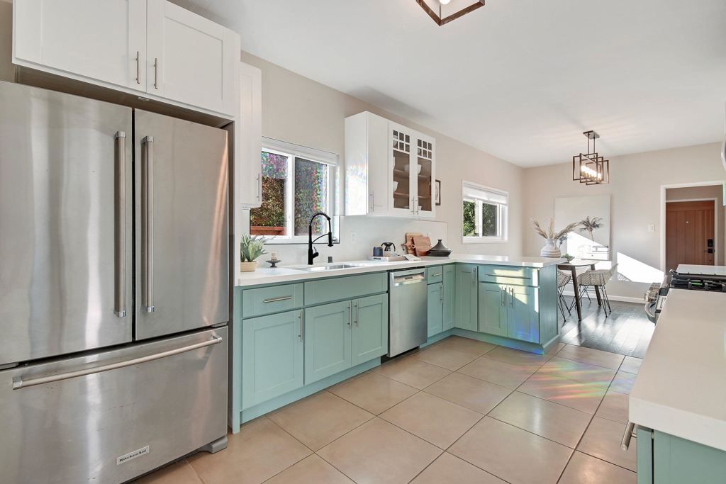 Image 13 of property listing at 735 735 Apgar St, Oakland, CA 94609